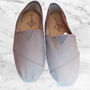 Sole Mates Womens Canvas Slip-On Shoes gray color Size M 7/8